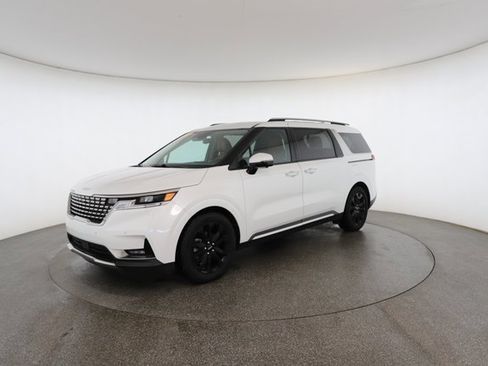 Used 2024 Kia Carnival SX image 2