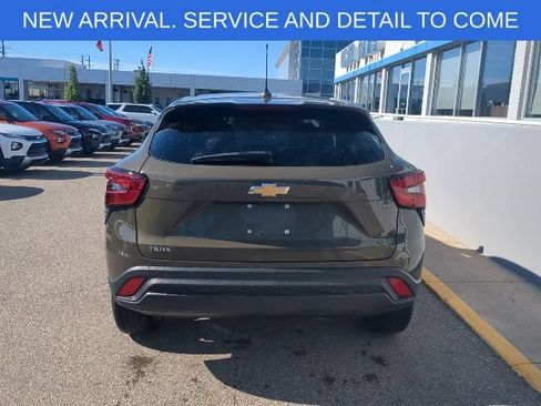 Used 2024 Chevrolet Trax LS w/ LS Convenience Package FWD image 5