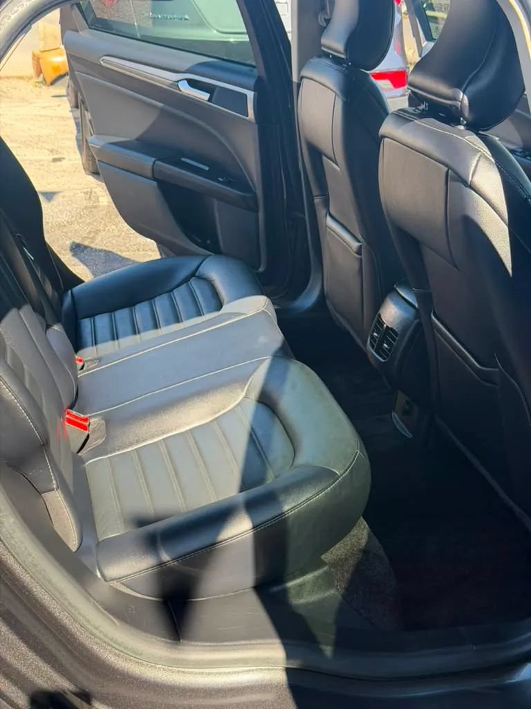 Used 2018 Ford Fusion SE w/ Fusion SE Technology Package FWD image 10