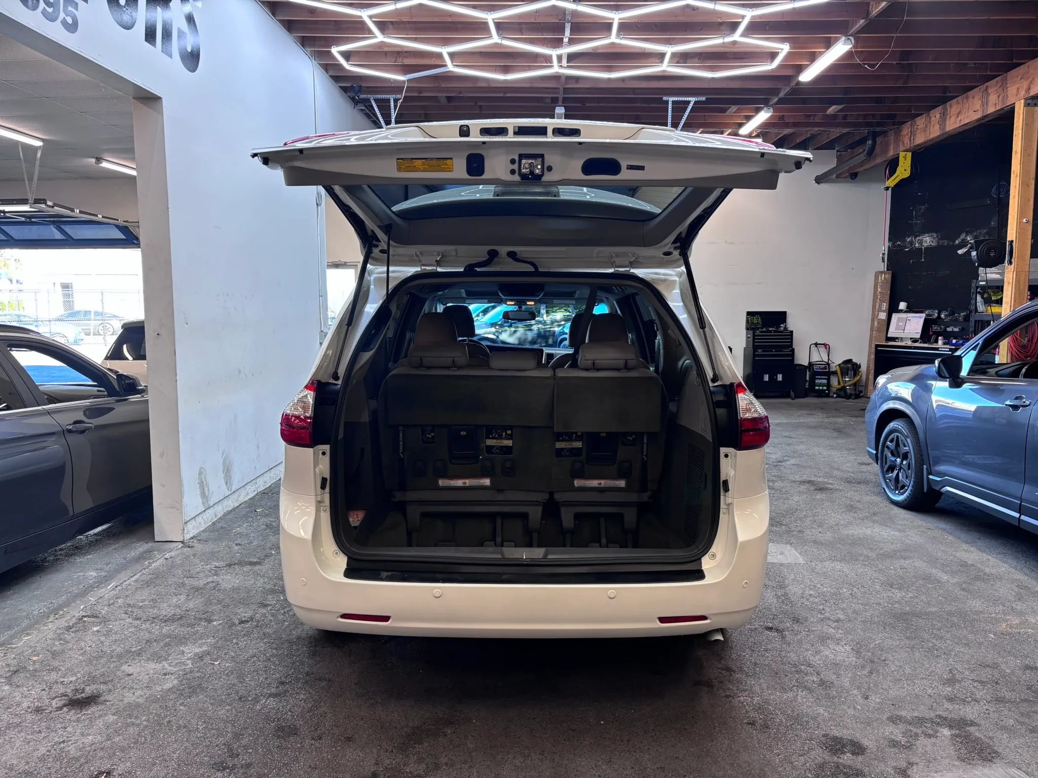 Used 2015 Toyota Sienna XLE w/ XLE Navigation Package FWD image 25