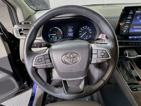 Certified 2024 Toyota Sienna XLE FWD image 10