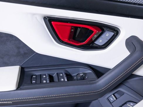 Used 2024 Lamborghini Urus S AWD/4WD image 21