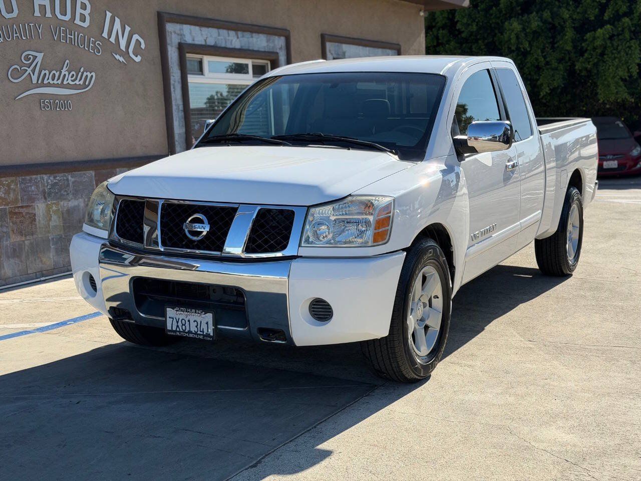 Used 2005 Nissan Titan SE RWD image 2