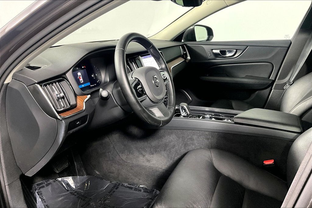 Used 2025 Volvo V60 B5 Cross Country Plus AWD/4WD image 13