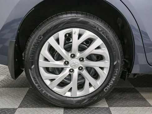 Used 2017 Toyota Corolla LE w/ Carpet Mat Package (TMS) FWD image 17