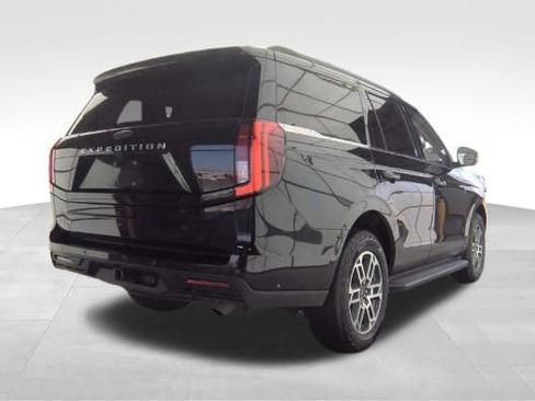 Used 2025 Ford Expedition Active image 2