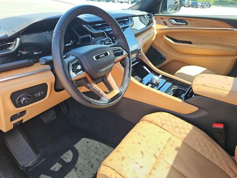 Certified 2025 Jeep Grand Cherokee Summit AWD/4WD image 11
