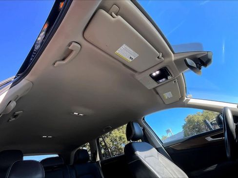 Certified 2024 Volkswagen Atlas SE image 13