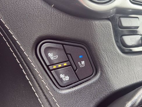 Used 2018 Chevrolet Tahoe Premier AWD/4WD image 36