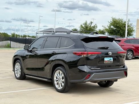 Used 2023 Toyota Highlander Limited FWD image 6