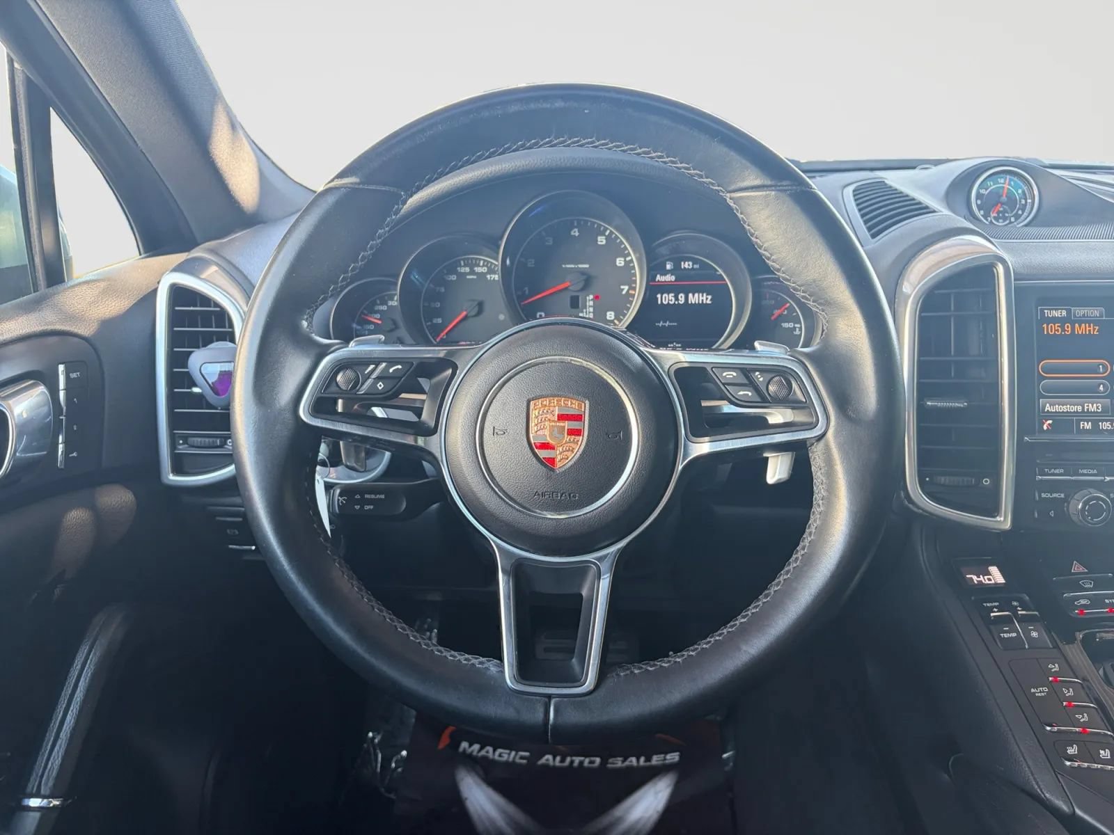 Used 2016 Porsche Cayenne w/ Premium Package AWD/4WD image 28