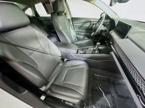 Used 2023 Honda Accord Touring image 12