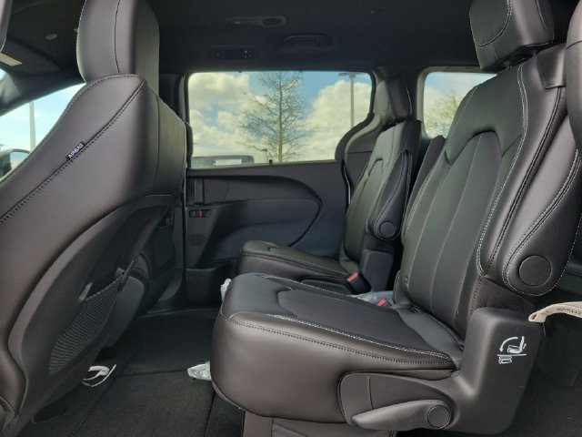 New 2026 Chrysler Voyager LX FWD image 9