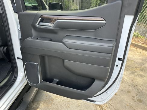 Used 2025 Chevrolet Silverado 1500 LT Trail Boss w/ Convenience Package II AWD/4WD image 11