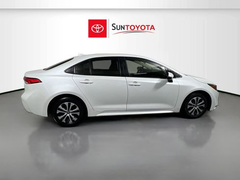 Used 2022 Toyota Corolla LE FWD image 2