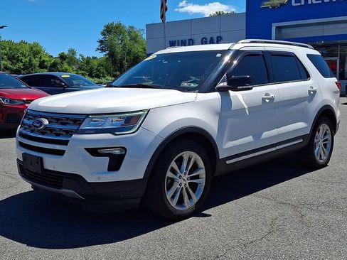 Used 2018 Ford Explorer XLT w/ Equipment Group 202A AWD/4WD image 3