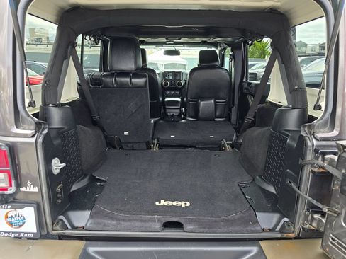 Used 2017 Jeep Wrangler Unlimited Sahara AWD/4WD image 14