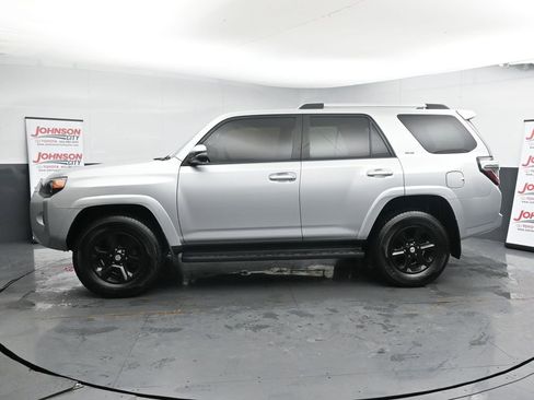 Used 2022 Toyota 4Runner SR5 Premium image 5
