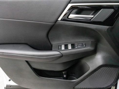 New 2025 Mitsubishi Outlander SE image 15