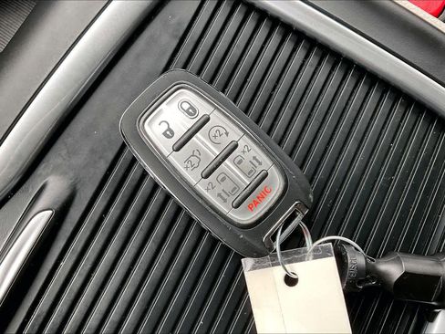 Used 2024 Chrysler Pacifica Touring-L image 13