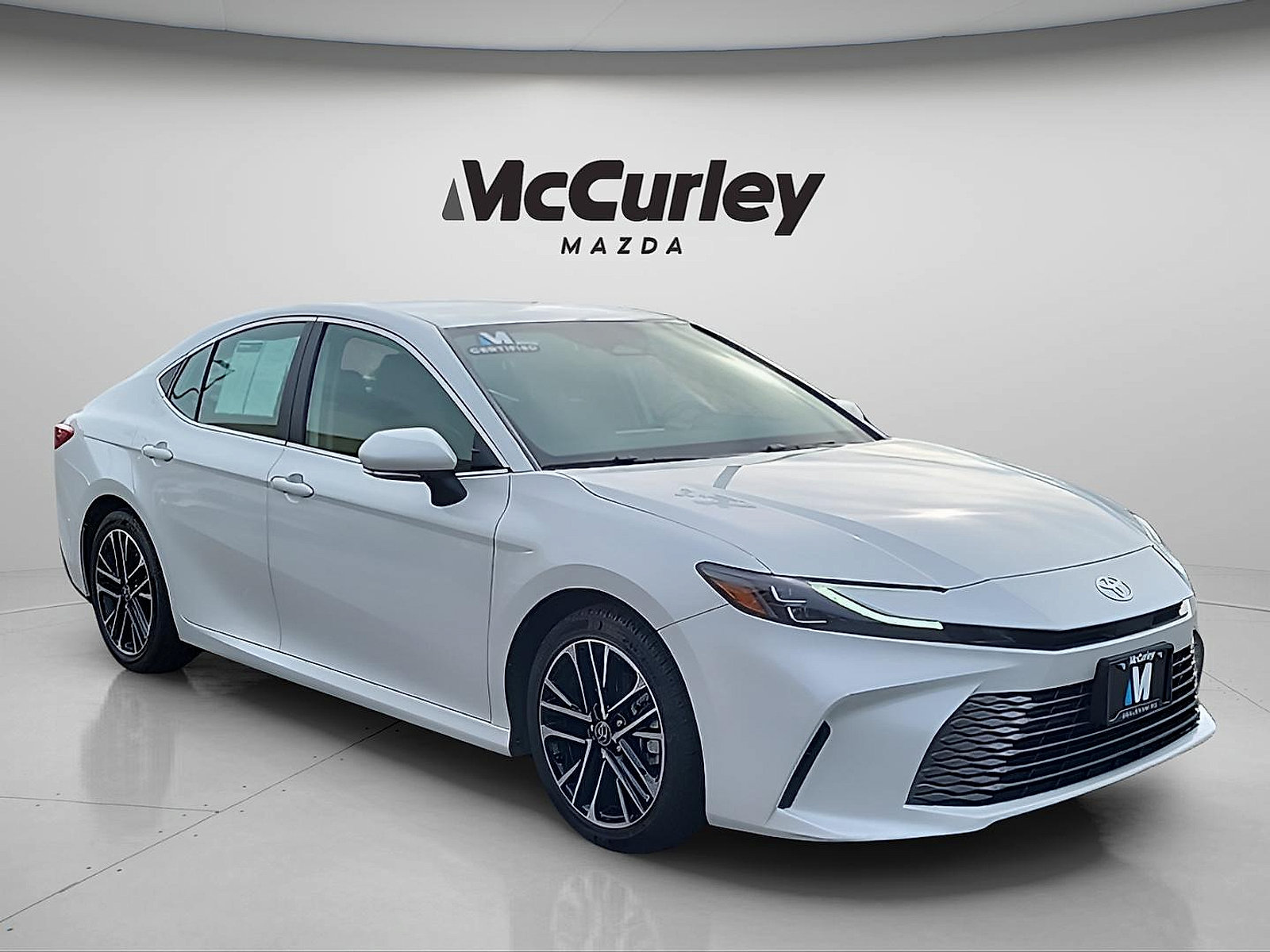 Used 2025 Toyota Camry XLE FWD image 1