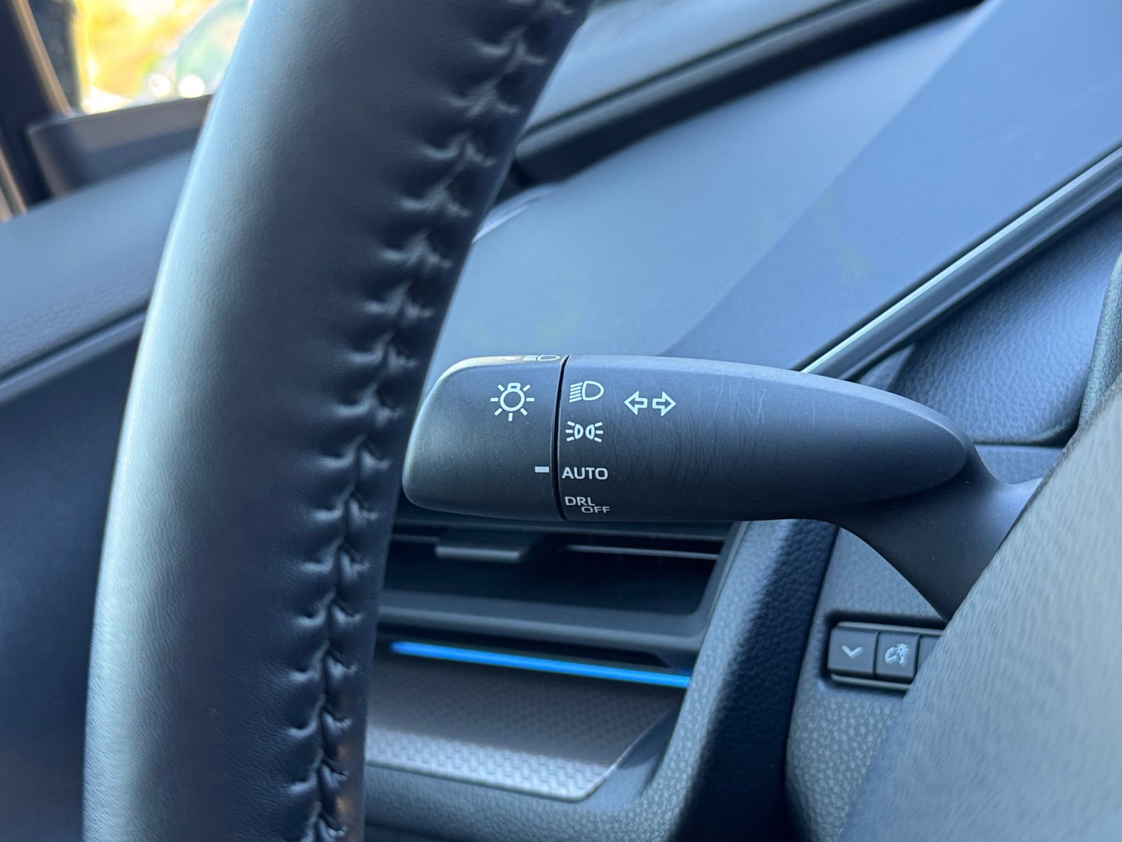 Used 2023 Toyota Prius XLE AWD/4WD image 20