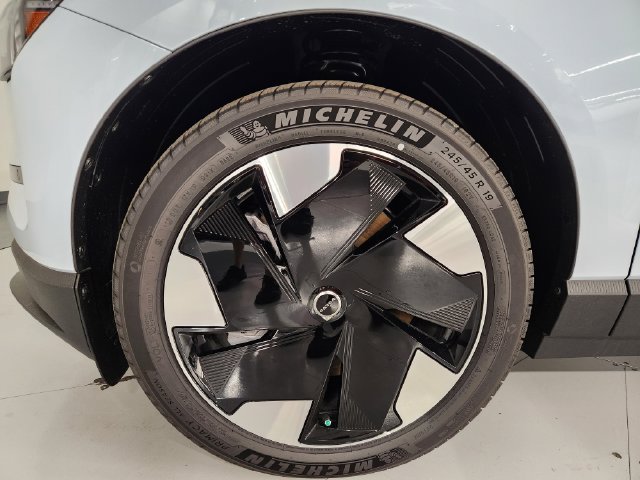 Used 2025 Volvo EX30 Plus w/ Protection Package Premier AWD/4WD image 8