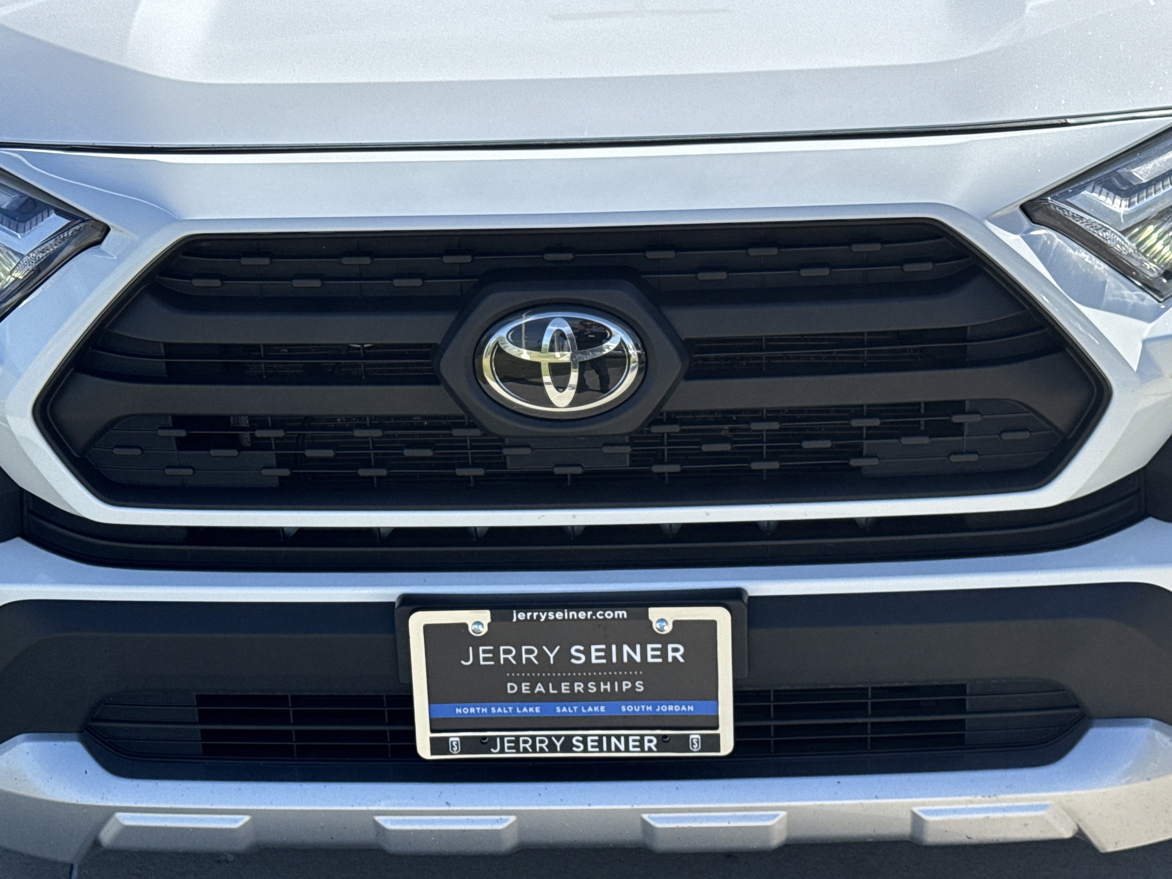Used 2024 Toyota RAV4 Adventure w/ Convenience Package AWD/4WD image 9