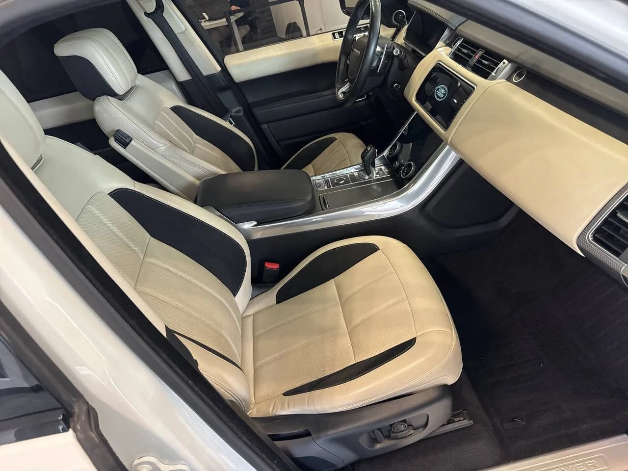 Used 2018 Land Rover Range Rover Sport Supercharged AWD/4WD image 17