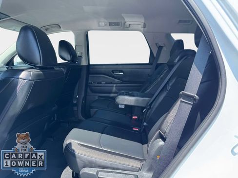 Used 2025 Nissan Pathfinder SL AWD/4WD image 15