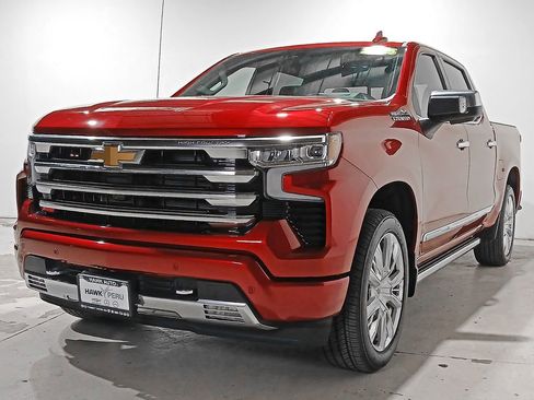 Used 2025 Chevrolet Silverado 1500 High Country w/ Technology Package image 3