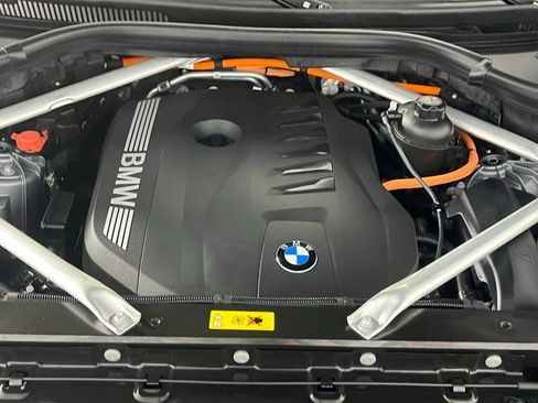 Used 2025 BMW X5 xDrive50e w/ M Sport Package image 34
