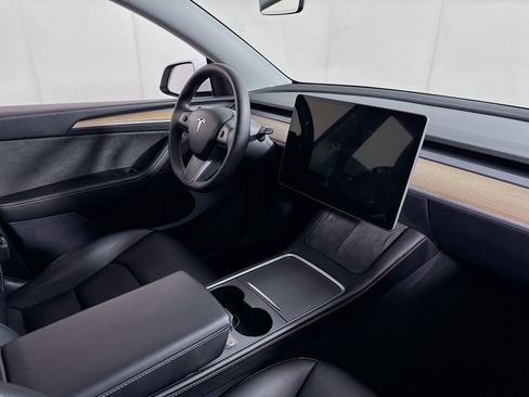 Used 2022 Tesla Model Y Performance image 27
