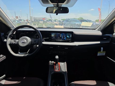 New 2026 Nissan Kicks SR w/ SR Premium Package FWD image 10