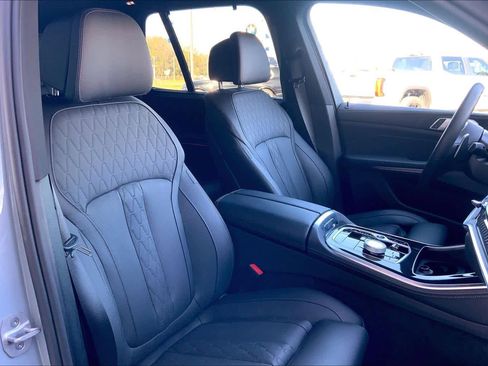 Used 2025 BMW X5 xDrive40i image 8