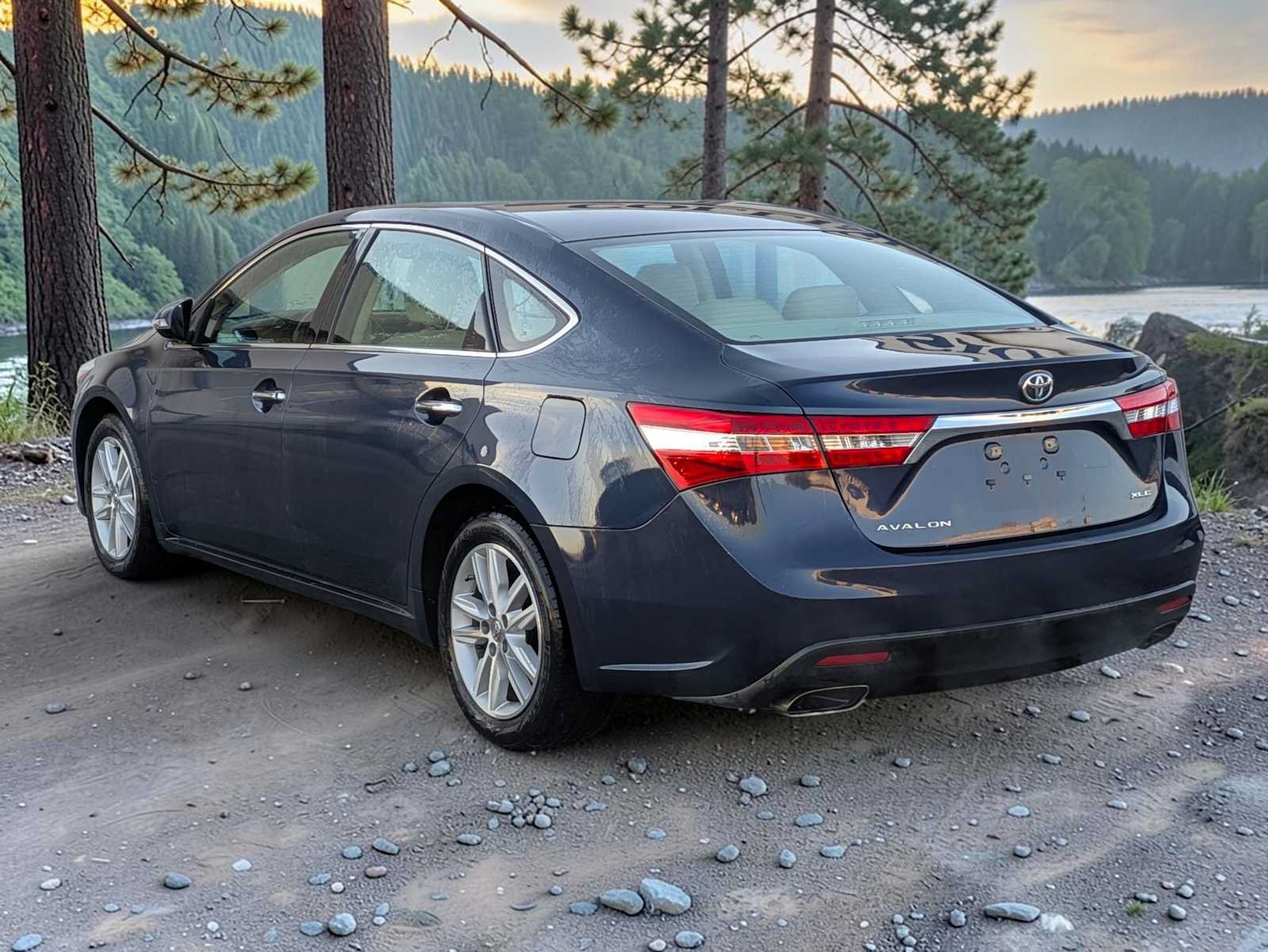 Used 2014 Toyota Avalon XLE FWD image 3