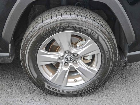 Used 2025 Toyota RAV4 XLE AWD/4WD image 11