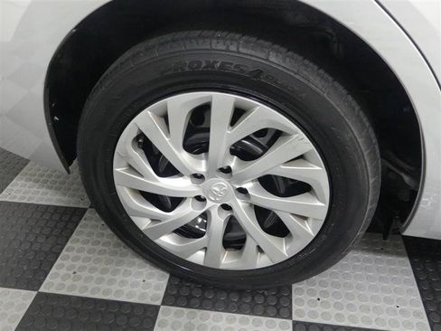 Used 2019 Toyota Corolla LE FWD image 16