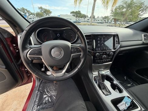 Used 2022 Jeep Grand Cherokee Laredo E image 11