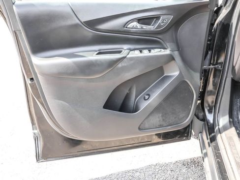 Used 2018 Chevrolet Equinox LT w/ Sun & Infotainment Package FWD image 29