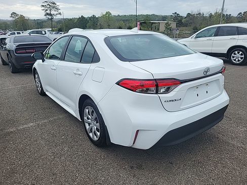 Used 2025 Toyota Corolla LE image 2