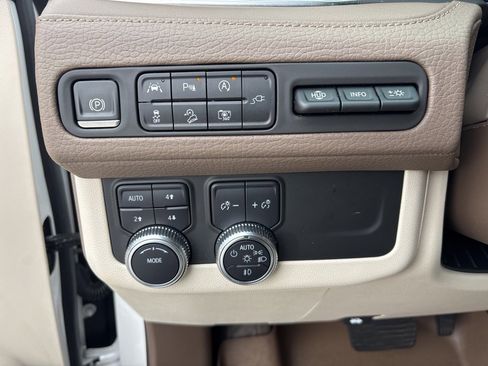 Used 2022 GMC Yukon Denali image 28