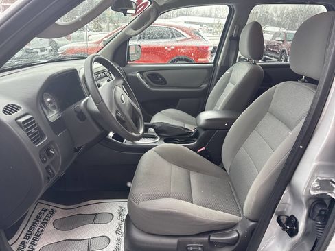 Used 2005 Ford Escape XLT image 14
