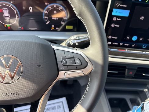 New 2025 Volkswagen Tiguan SE image 28