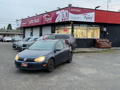 Used 2010 Volkswagen Golf 2-Door image 3