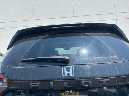 Used 2023 Honda Pilot Touring image 10