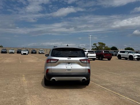 Used 2020 Ford Escape SE FWD image 25