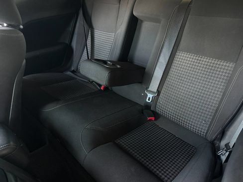 Used 2015 Dodge Challenger SXT RWD image 11