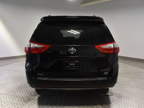 Used 2016 Toyota Sienna XLE image 4