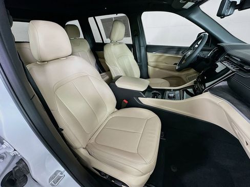 Certified 2025 Jeep Grand Cherokee Limited w/ Luxury Tech Group II image 40